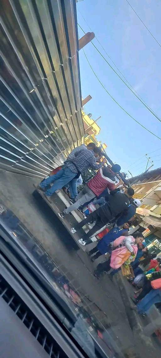 Desde Huauchinango: Ayuntamiento detiene a comerciantes informales y les roba su mercancía