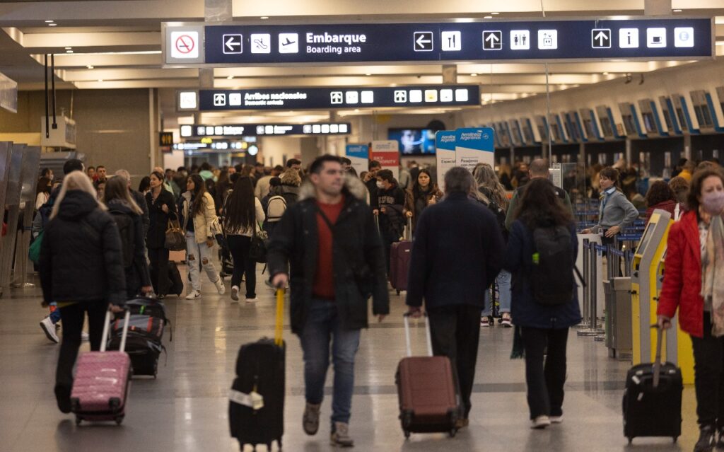 En octubre de 2023, ingresaron al país 5 907 302 visitantes, cifra que significó un incremento de 3.4 %: 3 214 737 fueron turistas internacionales