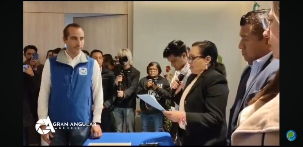 Video desde Puebla: Mario Riestra se registró por el PAN en la capital