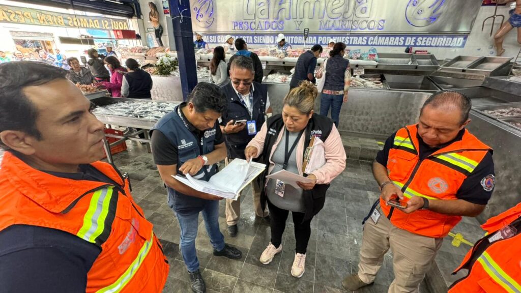 Ayuntamiento realiza operativo para verificar medidas preventivas en zona de pescaderías