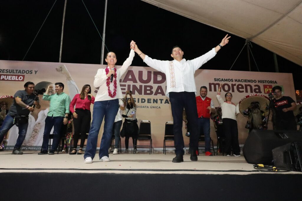 Claudia Sheinbaum entrega a Alejandro Armenta su constancia como coordinador de la 4T en Puebla