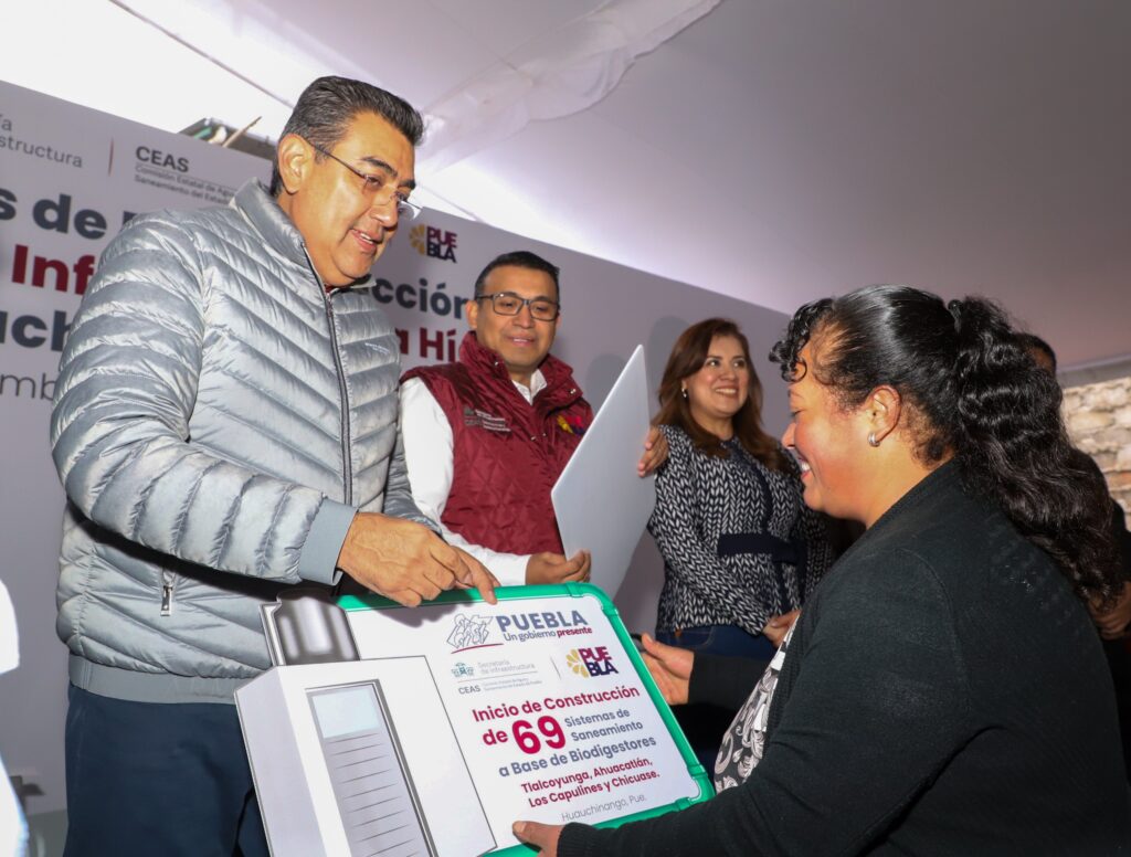 Con reconstrucción de mercado municipal, gobierno de Puebla dignifica labor de comerciantes de Huauchinango