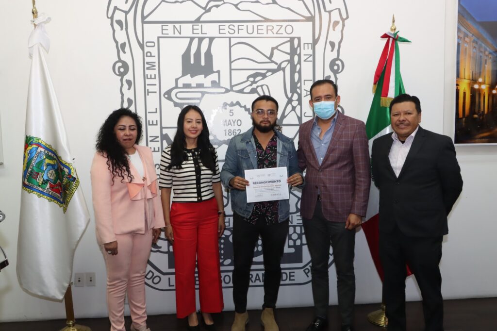 Entrega Voluntariado del Congreso del Estado reconocimientos a alumnos del Instituto de Artes Visuales