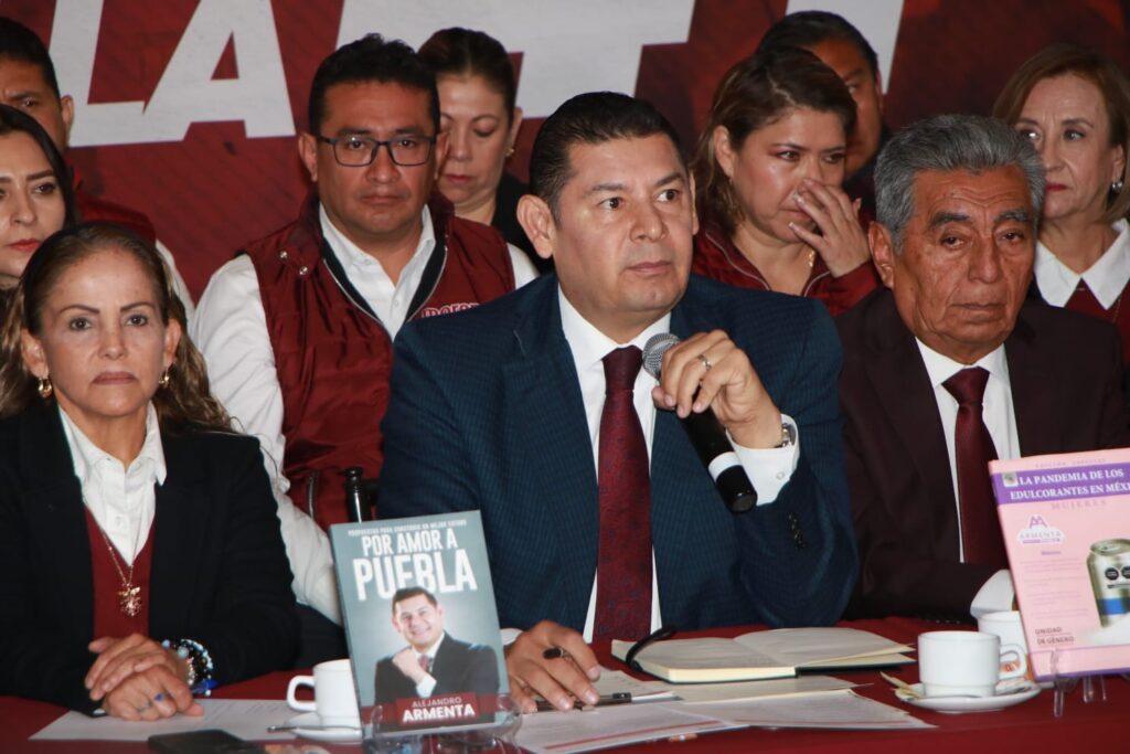 Video desde Puebla: En Morena no se permitirán chantajes ni venta de candidaturas, reiteró Alejandro Armenta