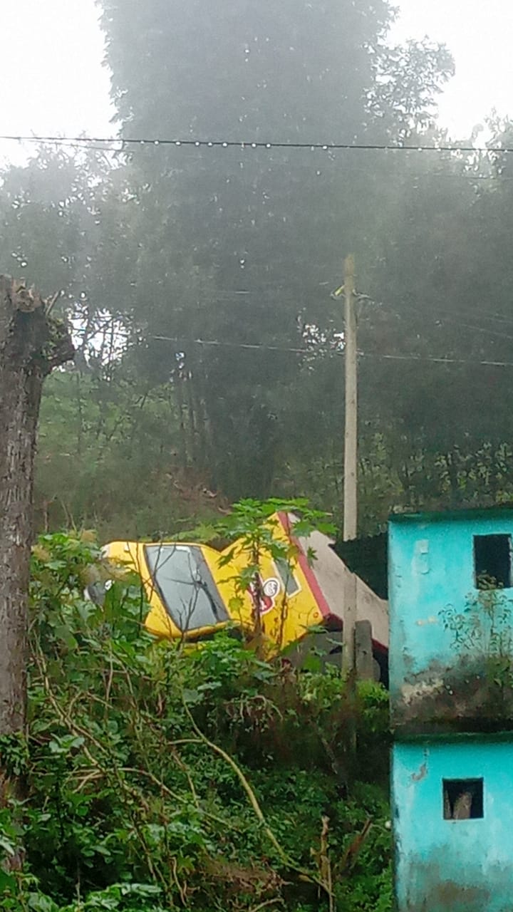 Desde Huauchinango: Reportan 2 accidentes; se voltea camioneta de Sabritas