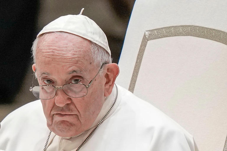 Papa Francisco presenta dificultades para hablar tras desarrollar enfermedad