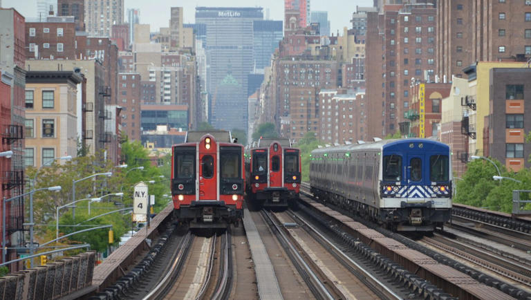 Choque y descarrilamiento de trenes en Nueva York deja 24 heridos, reporta NYT