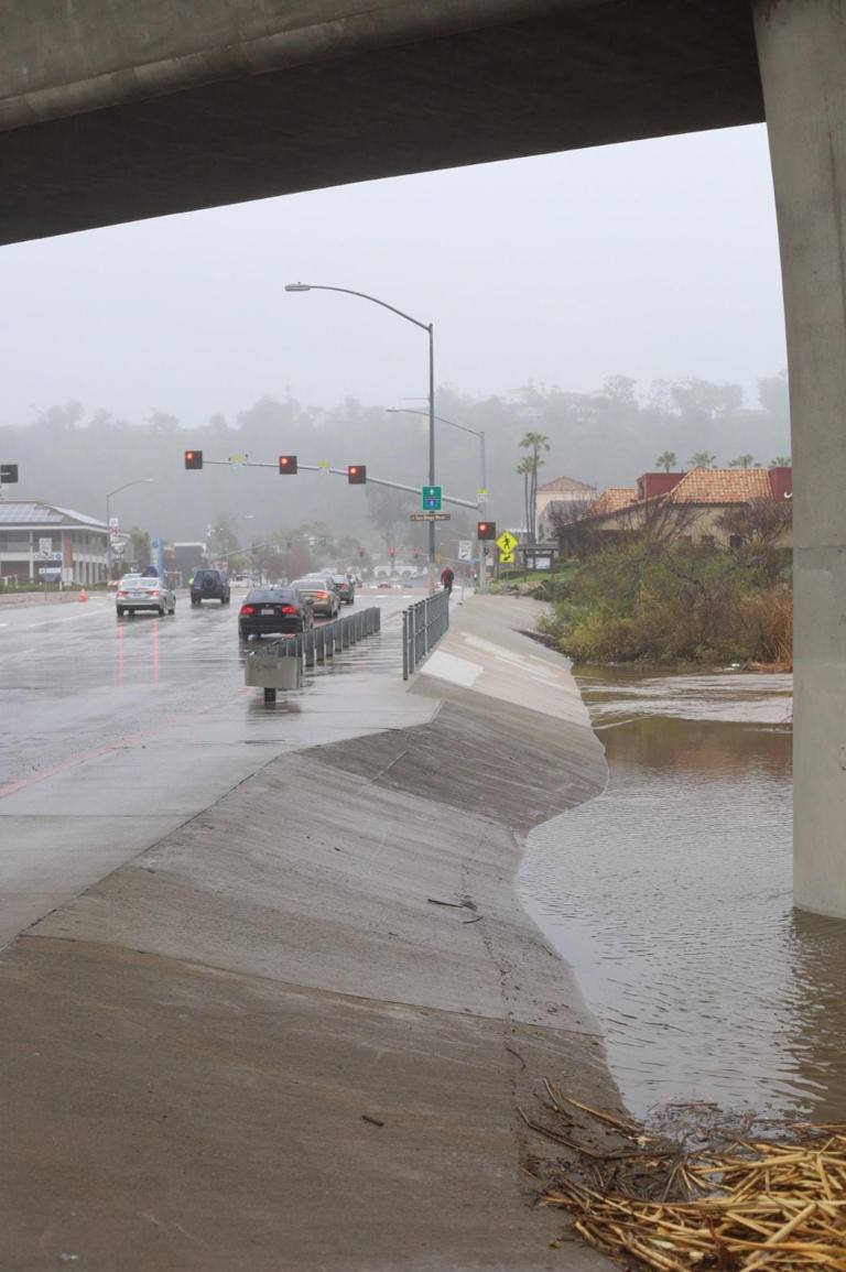 San Diego y Tijuana padecen severas inundaciones por las intensas lluvias en todo un día