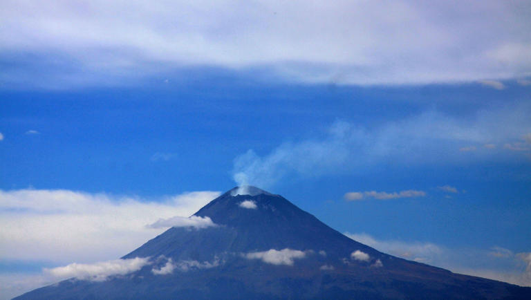 Volcán Popocatépetl registra más de 600 minutos de tremor, ceniza y un sismo