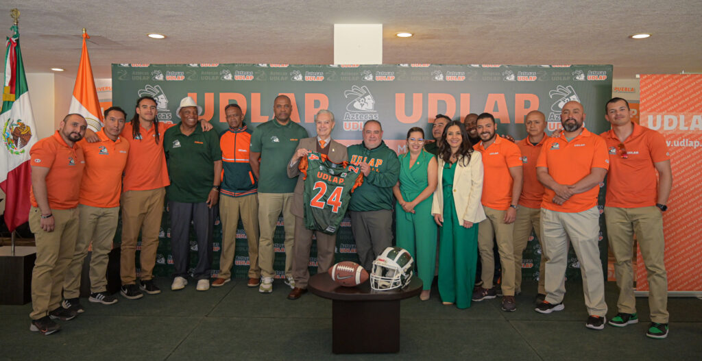 Los Aztecas UDLAP presentaron al Head Coach de su equipo de futbol americano