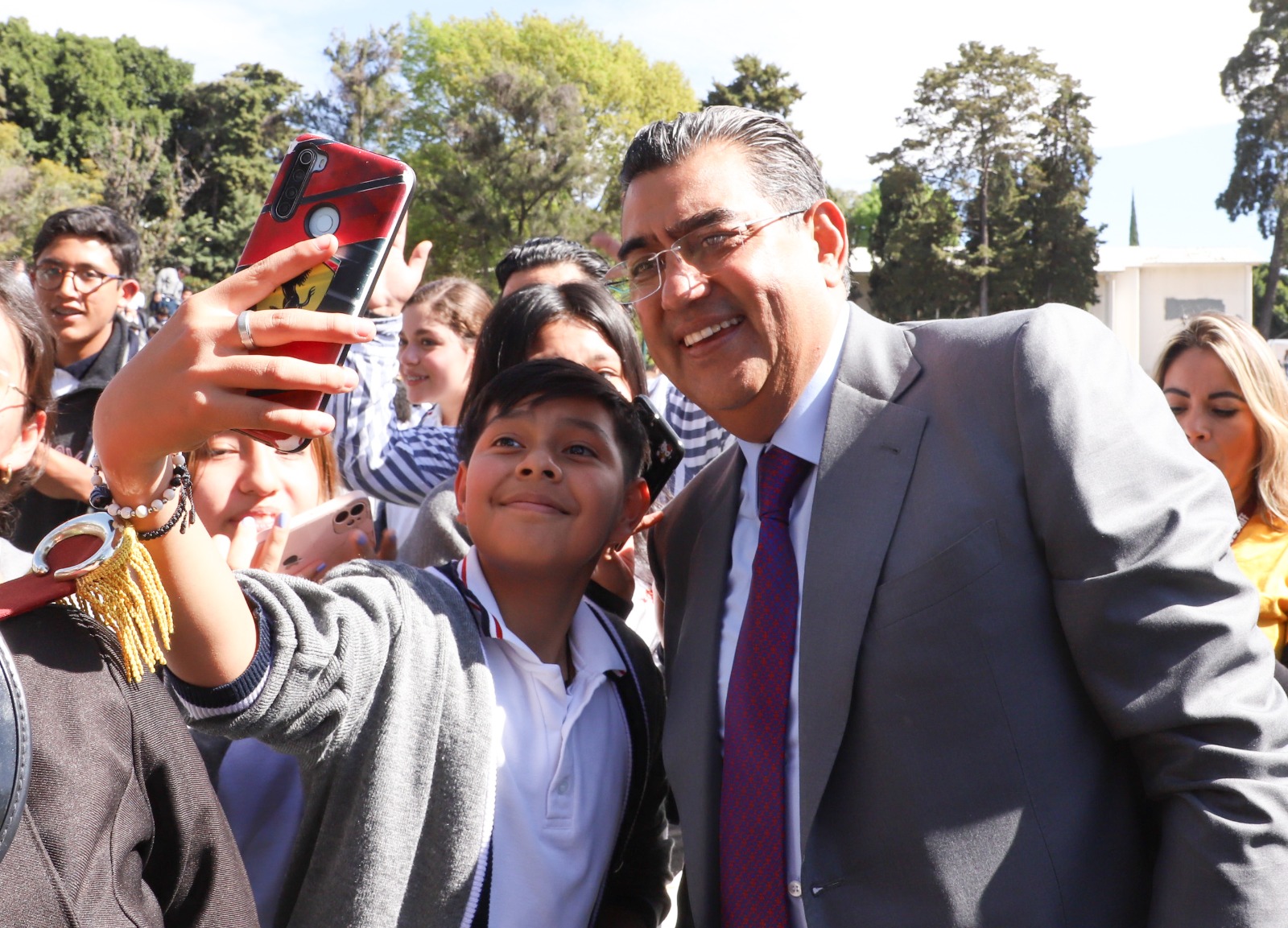 Video: Por el desarrollo de los estudiantes, gobierno de Puebla fortalece infraestructura educativa, reiteró Sergio Salomón