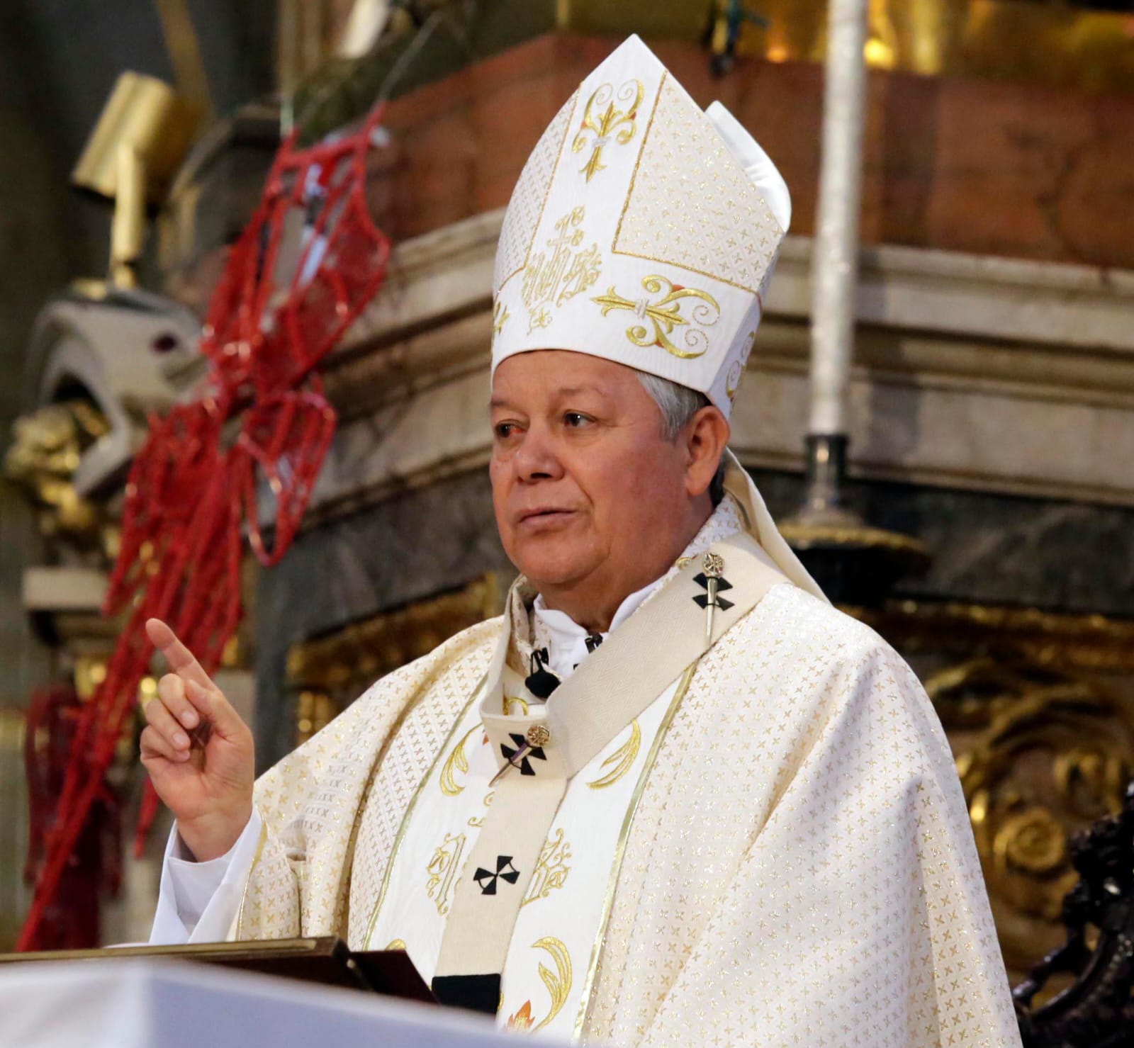 Arzobispo de Puebla Víctor Sánchez Espinosa será intervenido por problemas de salud