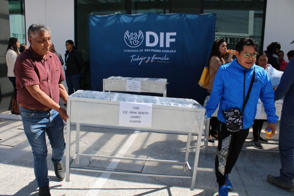 María de la Barreda entregó equipamiento en 9 desayunadores del DIF San Pedro Cholula