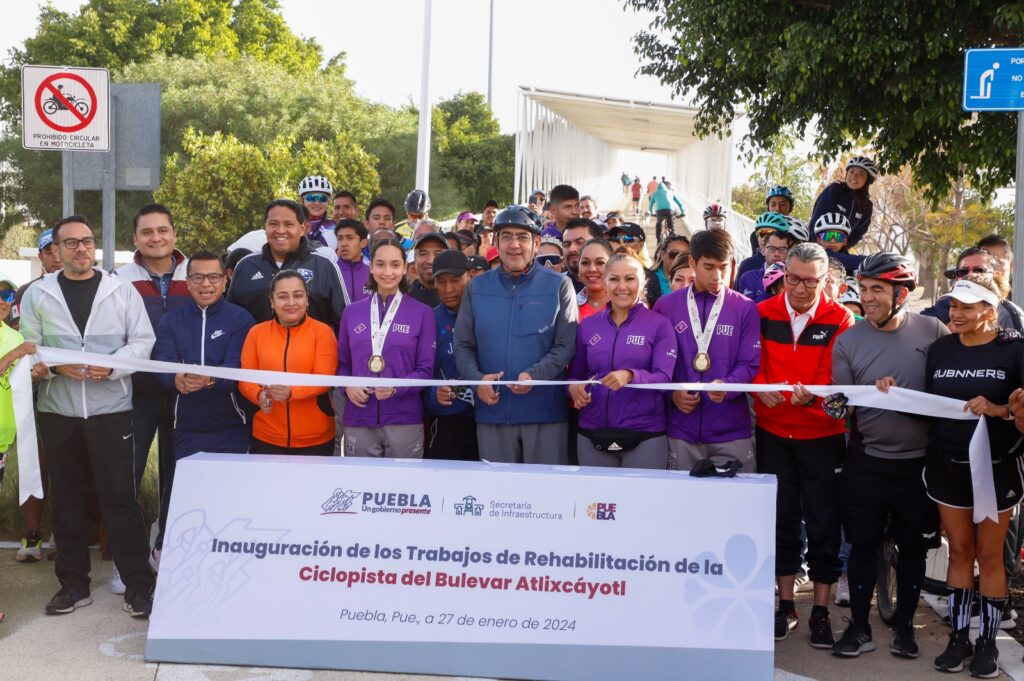 Fotonota: Sergio Salomón entregó rehabilitación de ciclopista en Vía Atlixcáyotl