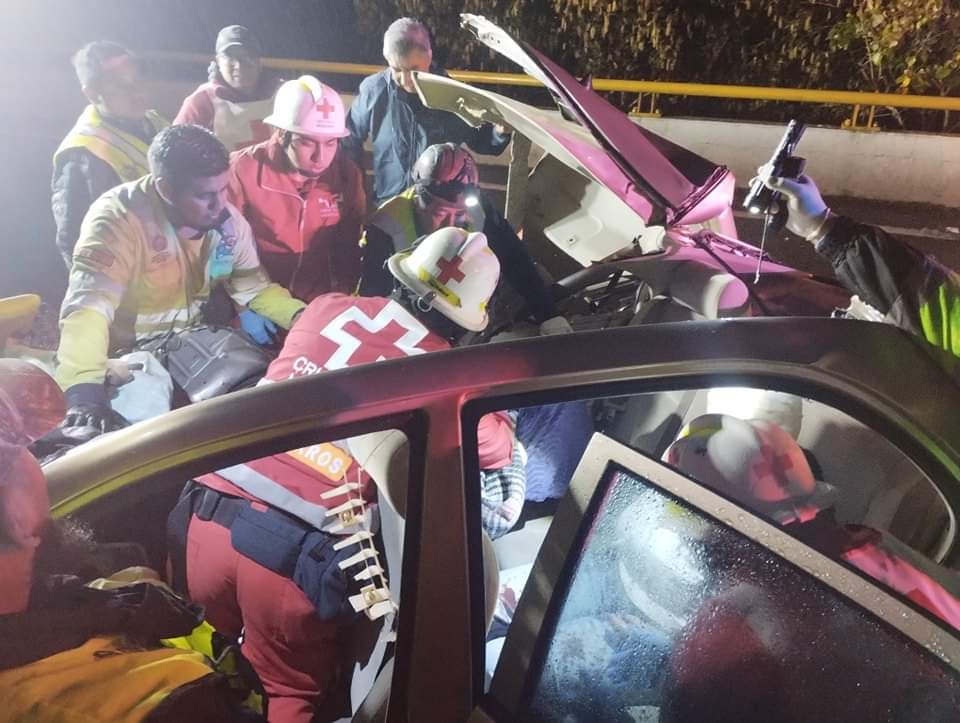 Accidente en la México-Pachuca-Tuxpan deja 3 personas prensadas