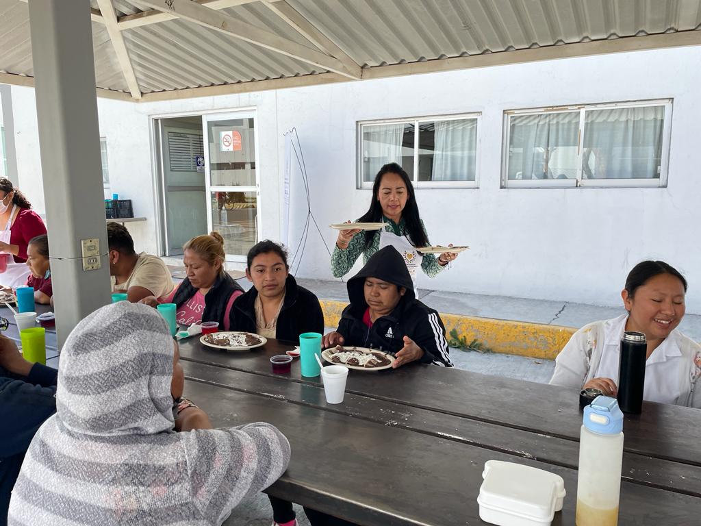 Voluntariado del Congreso de Puebla realiza jornada alimentaria en albergue del Hospital del Sur