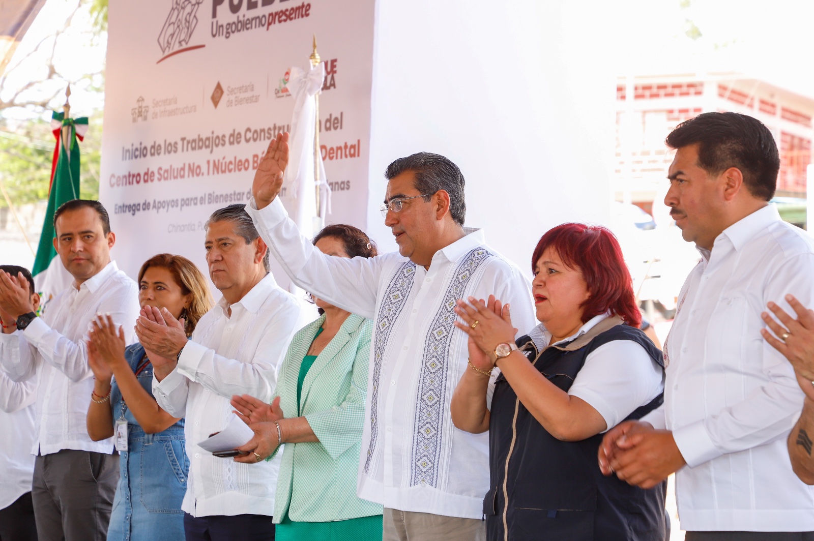 En Chinantla, Sergio Salomón reiteró  su compromiso con la salud