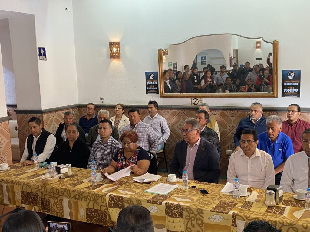 Melitón Lozano exige a Morena no darle la candidatura en la Mixteca a Jorge Estefan, sino a él