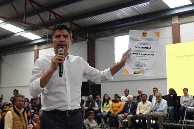 Recibe Eduardo Rivera constancia del  PRD como candidato a la gubernatura del Estado de Puebla