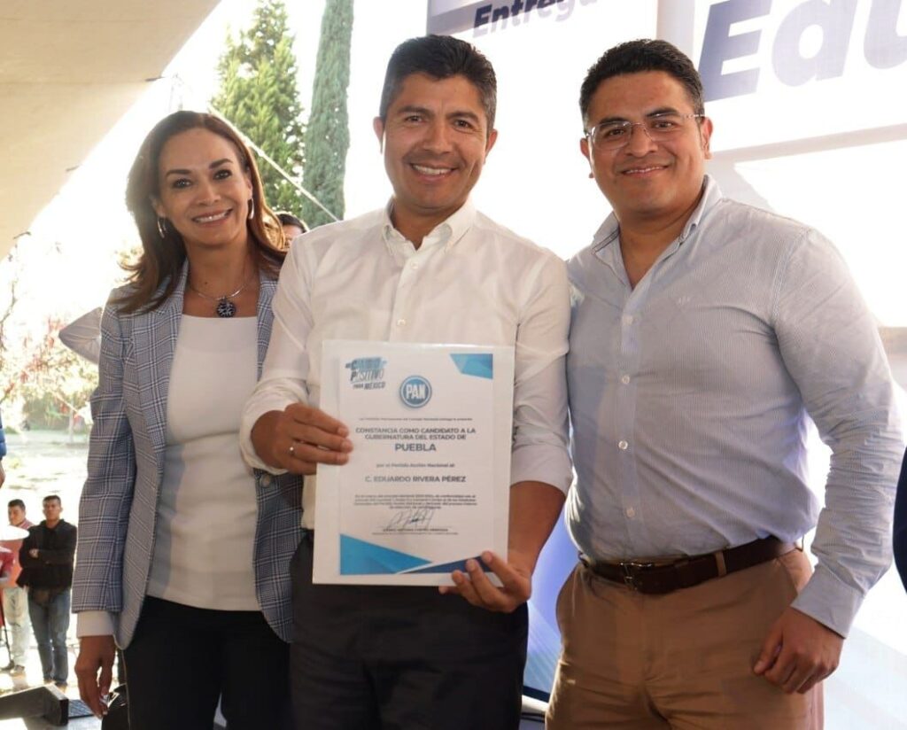 Acción Nacional entregó en acto solemne la constancia de designación a Eduardo Rivera, como virtual candidato oficial a la gubernatura del Estado de Puebla