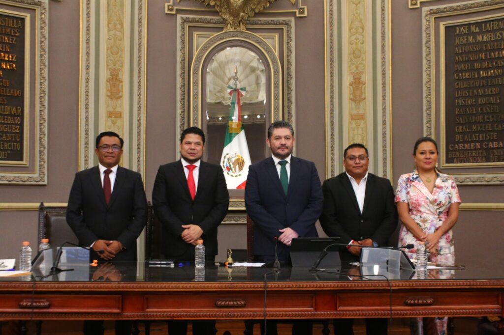 Comparece en el Congreso del Estado el titular de la Secretaría de Trabajo