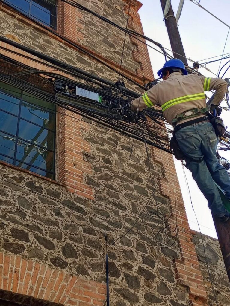 Ayuntamiento de Puebla sigue con la supervisión del ordenamiento y retiro de cableado en la capital