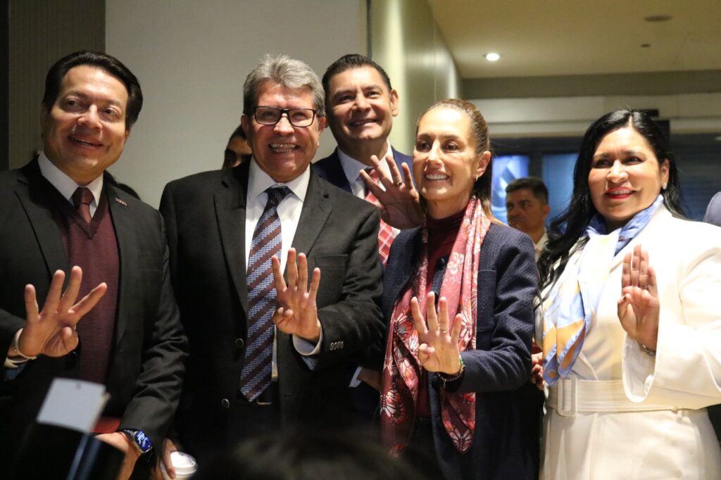 Claudia Sheinbaum se reúne con el Grupo Parlamentario de Morena en su Reunión Plenaria.