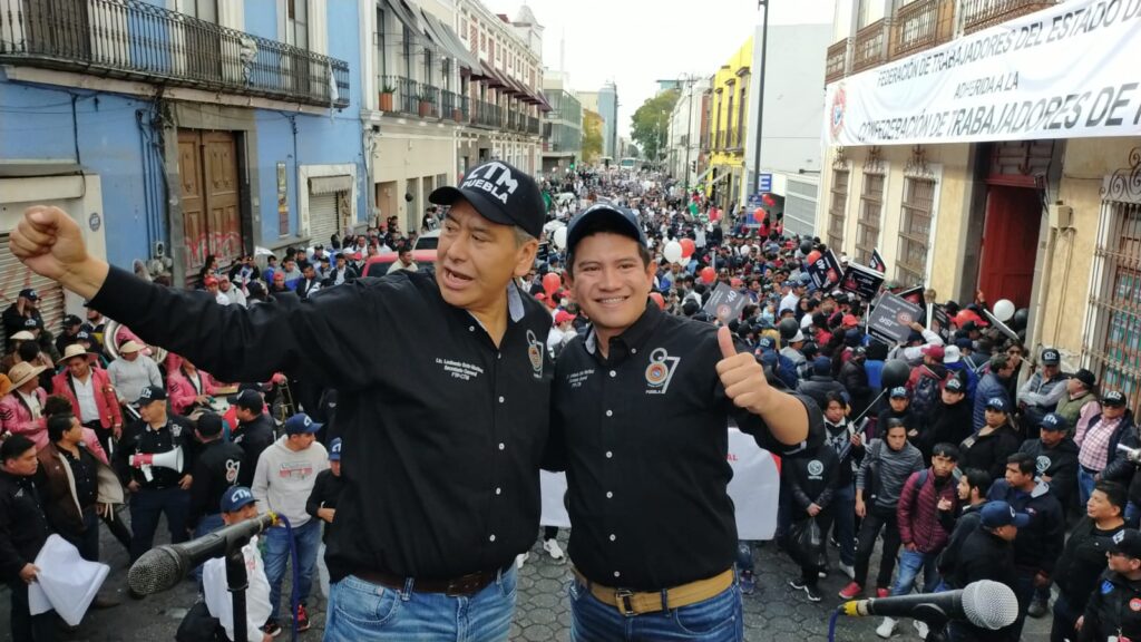 Marchan trabajadores de la CTM para pronunciarse a favor de jornada laboral de 40 horas y contra el ISR