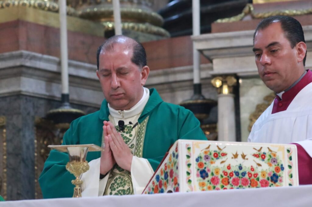 Pide obispo auxiliar por la salud de Víctor Sánchez