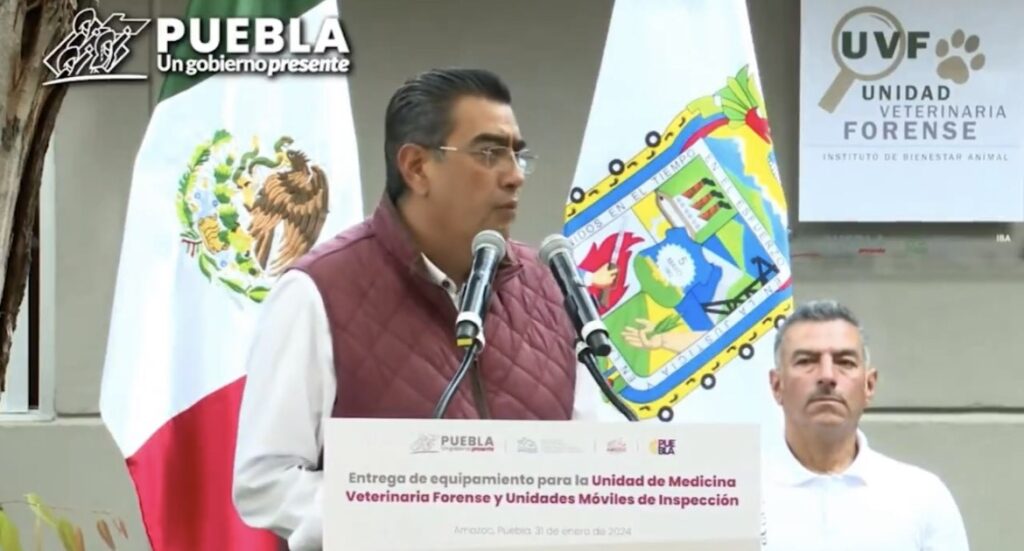 Video desde Puebla: Entrega Sergio Salomón equipamiento en Unidad de Medicina Veterinaria