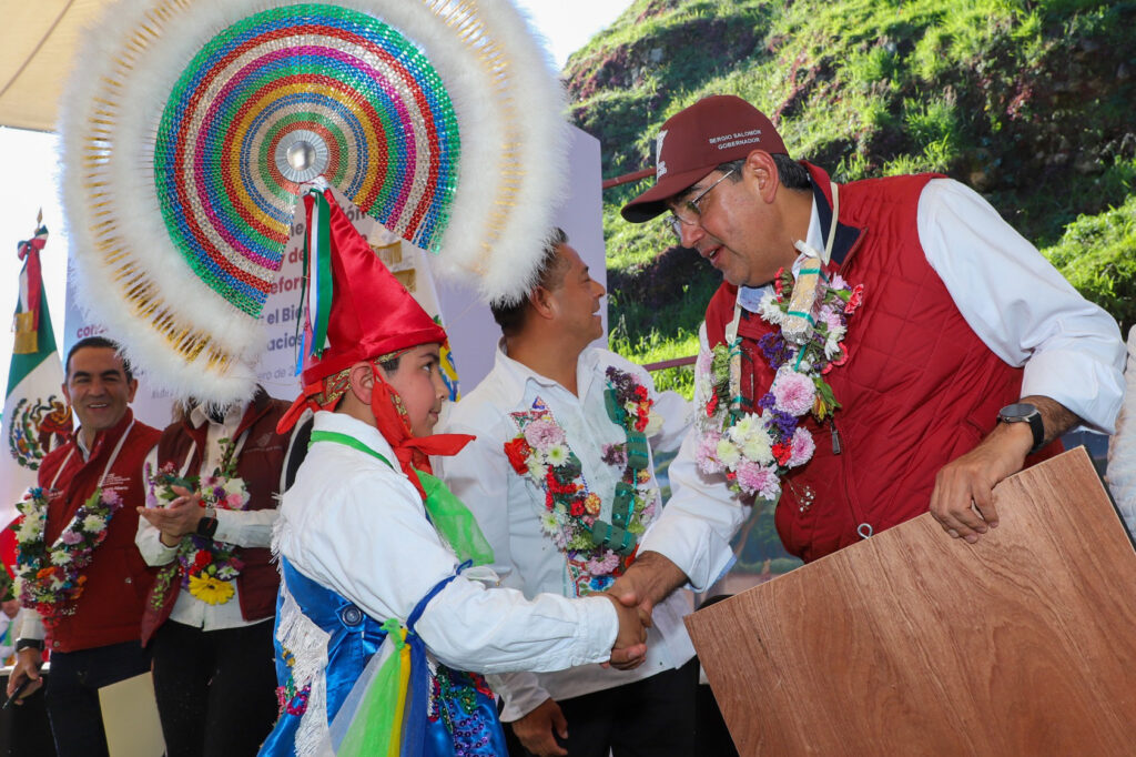 En Xiutetelco y Chignautla, Sergio Salomón entrega obras y programas sociales