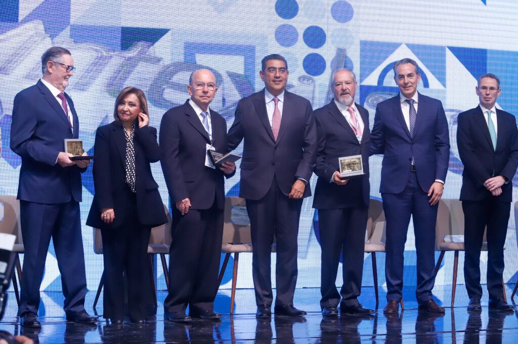 Puebla reúne las condiciones necesarias para las empresas: Sergio Salomón al encabezar inauguración de Textil Extintex