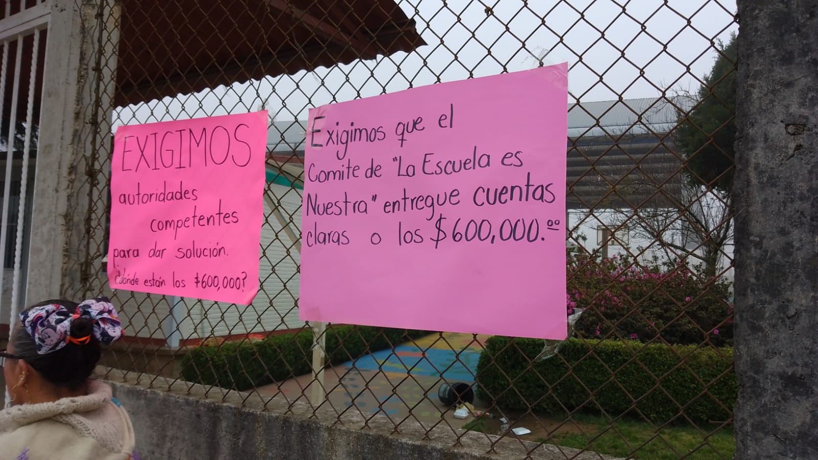 Aumentan los conflictos en escuelas de Huauchinango; padres de familia cierran la primaria Tierra y Libertad, en Venta Grande