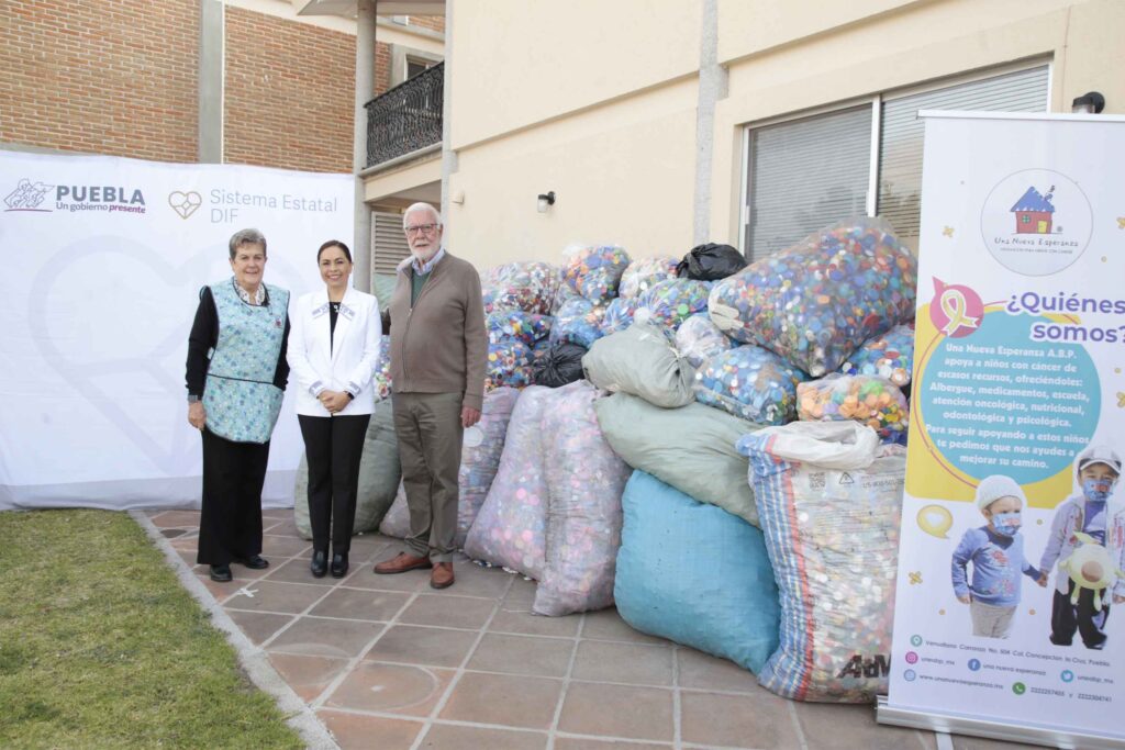 Encabeza Gaby Bonilla entrega de tapitas a fundación “Una Nueva Esperanza”