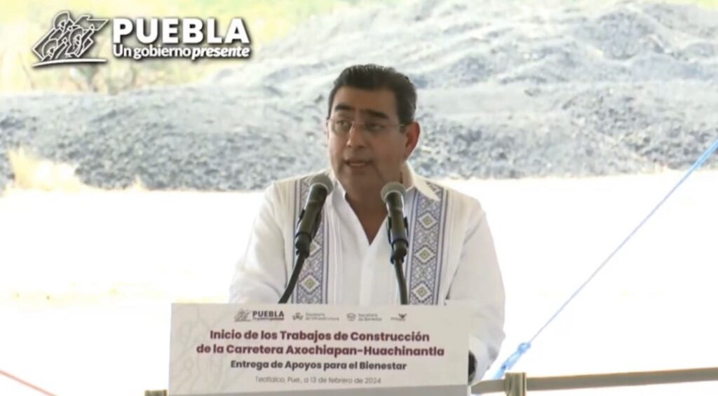 Sergio Salomón arranca obras carreteras con inversión de 109.2 mdp en Teotlalco y Tlapanalá