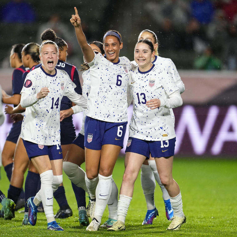 Estados Unidos inicia la Copa Oro Femenina con victoria contundente ante Dominicana