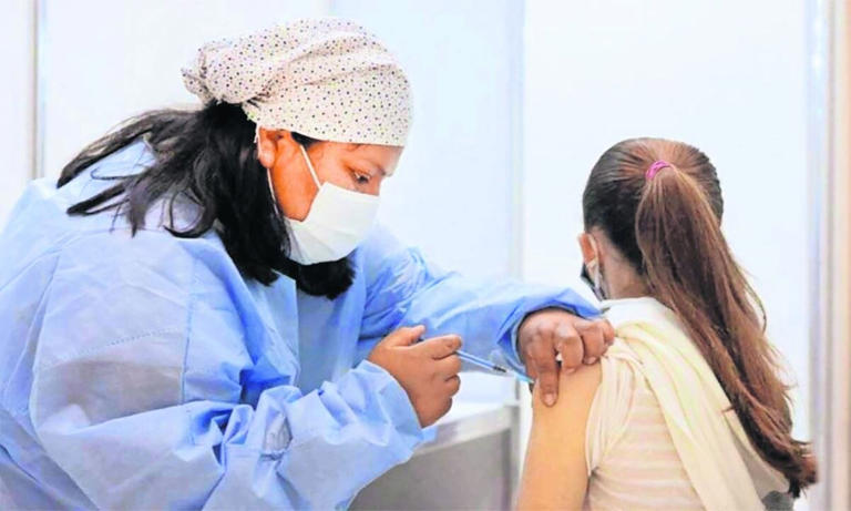 Inicia campaña de vacunación contra el sarampión; “no hay riesgo” de contagio en CDMX ante alerta internacional, indican