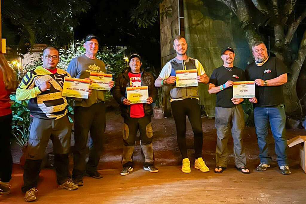 Domina Mike Johnson etapa RedBull de Rally Coast 2 Coast