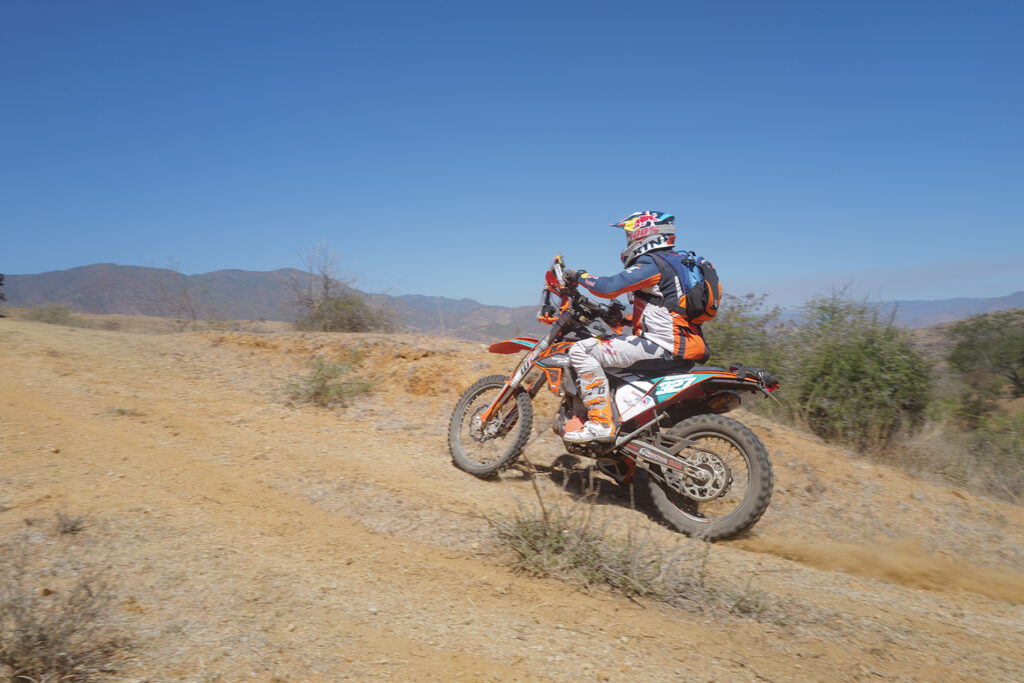 El guanajuatense, Juan Carlos Duarte arrebata el liderato del Rally Coast 2 Coast al llegar a San José del Pacífico
