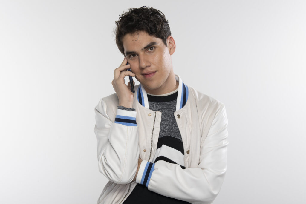 Fidel Zinzumbo platica de su personaje Santiago del Olmo en “Vivir de amor”