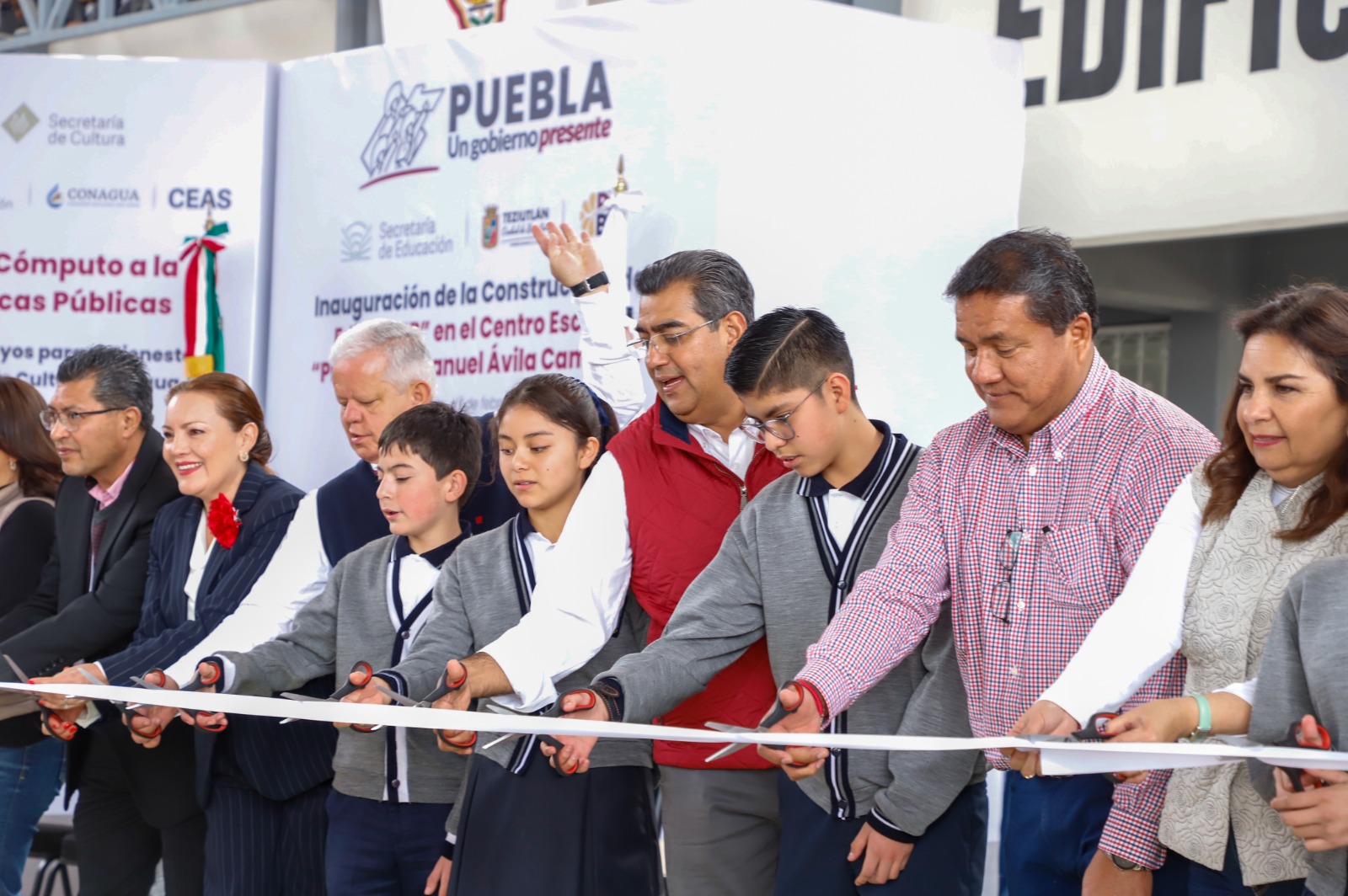 En Teziutlán, Sergio Salomón inauguró el edificio B, nivel secundaria, del Centro Escolar “Presidente Manuel Ávila Camacho