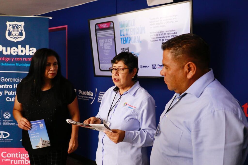 Inician regulación de anuncios y toldos en Puebla capital