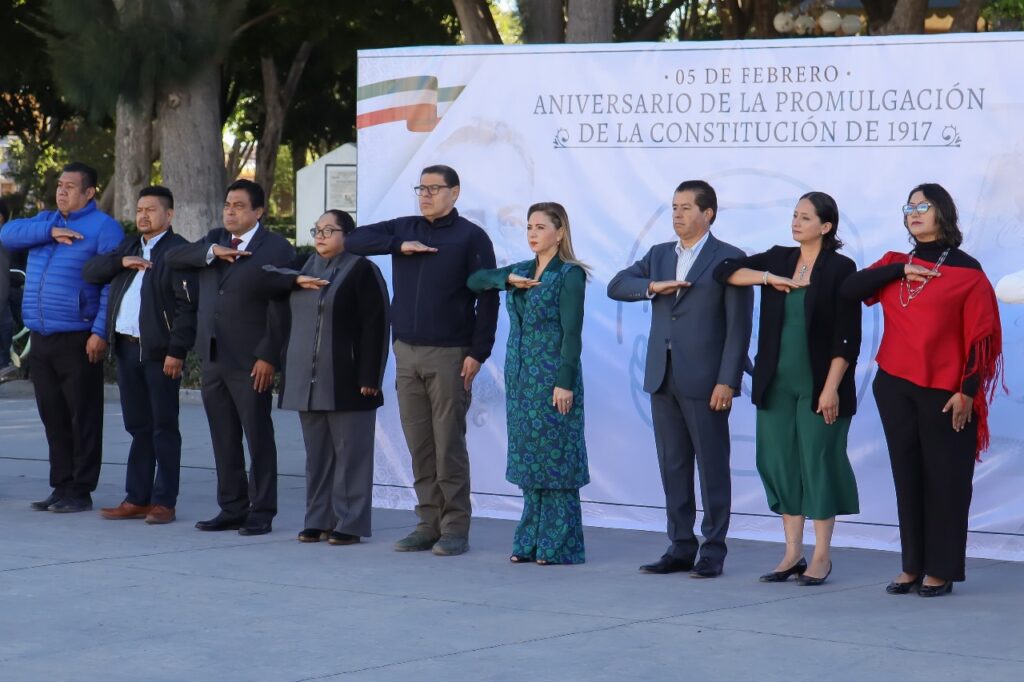 Paola Angon encabeza ceremonia por el 107 aniversario de la promulgación de la Constitución Política de México