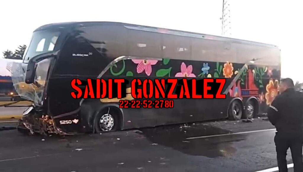 Un muerto y 6 lesionados por choque de autobús y tractocamión en la México-Puebla