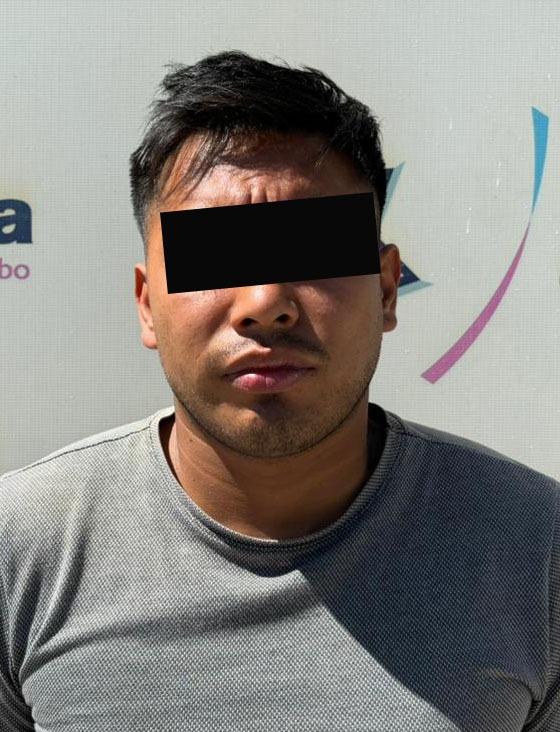 Atrapan a 2 que robaron tractocamión en Puebla capital