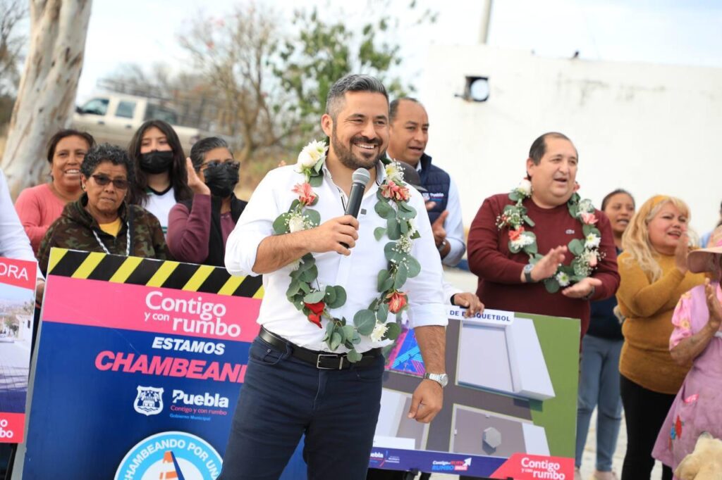 En Tecola anuncian obras y entregan electrificación