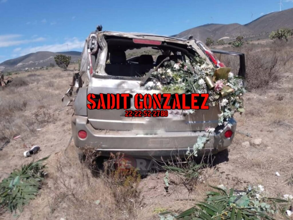 Un menor muerto y 4 lesionados en aparatoso accidente con volcadura en Azumbilla