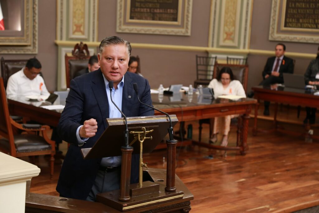 Fernando Morales presentó una Iniciativa de Educación Ambiental para salvar el Agua