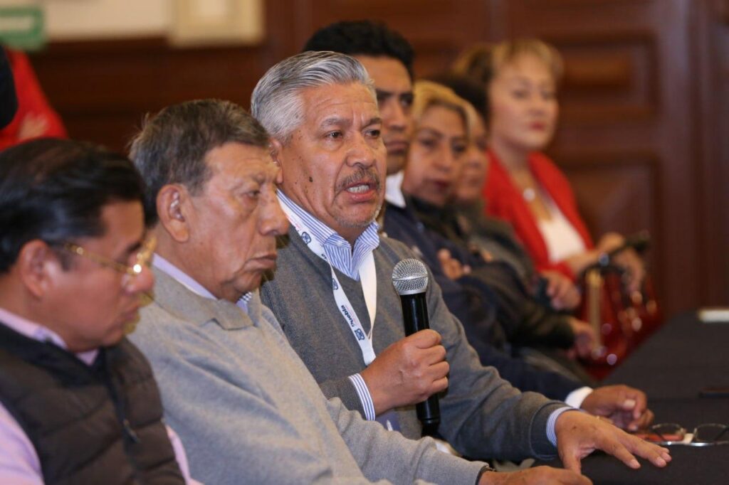 Adán Domínguez encabezó reunión con representantes de mercados