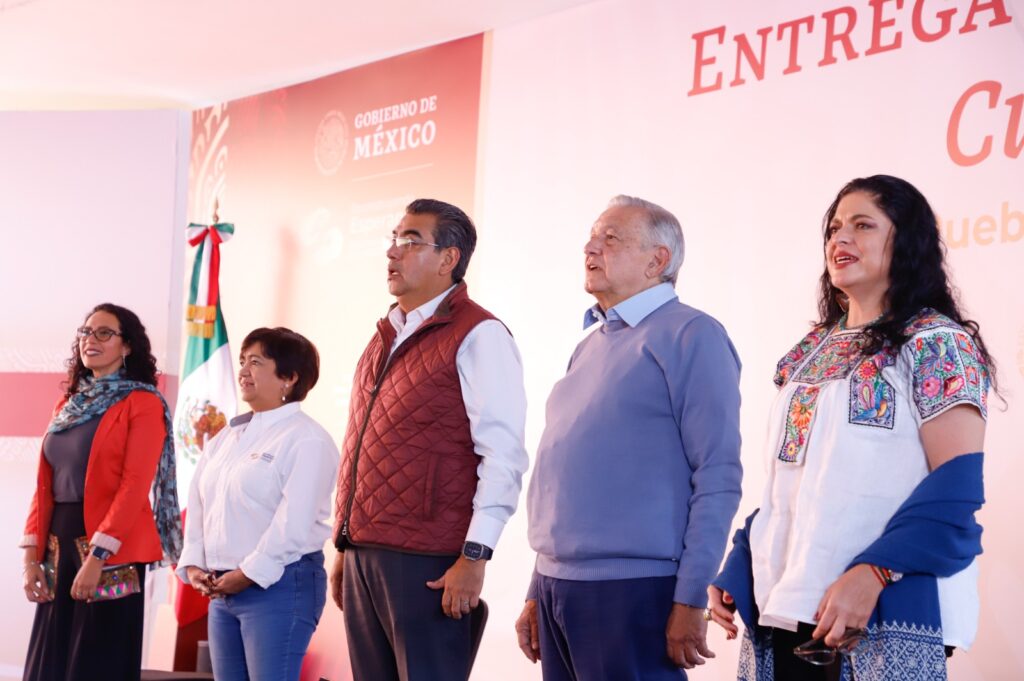 Sergio Salomón y AMLO entregan restauración del patrimonio cultural